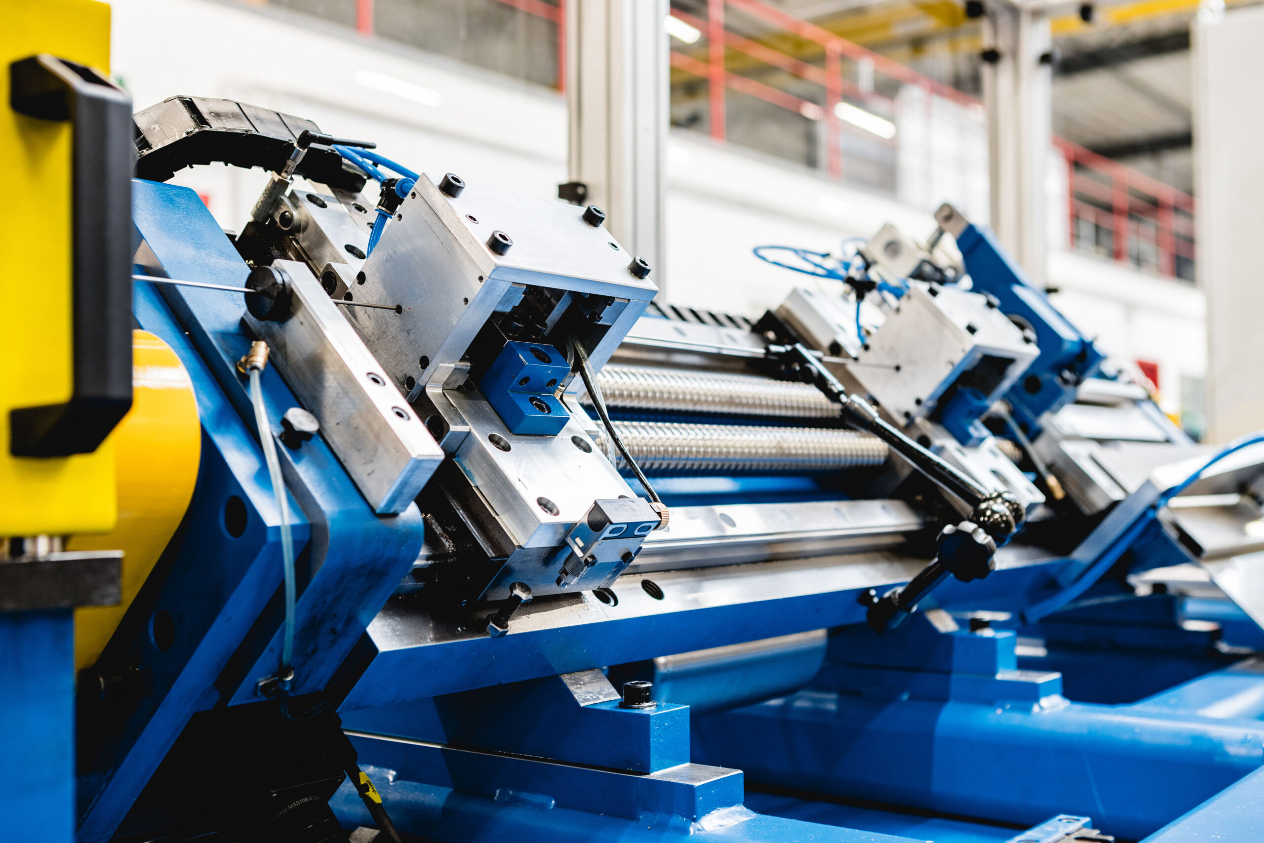 Producing spoke blanks by rolling instead of swaging increases throughput by a factor of ten. E-bike market demand for butted spokes