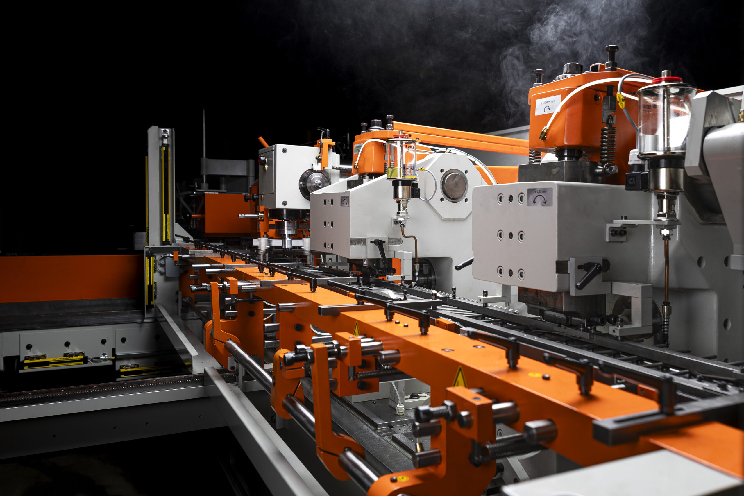 Schraubenmaschine zur Herstellung von Holzbauschrauben